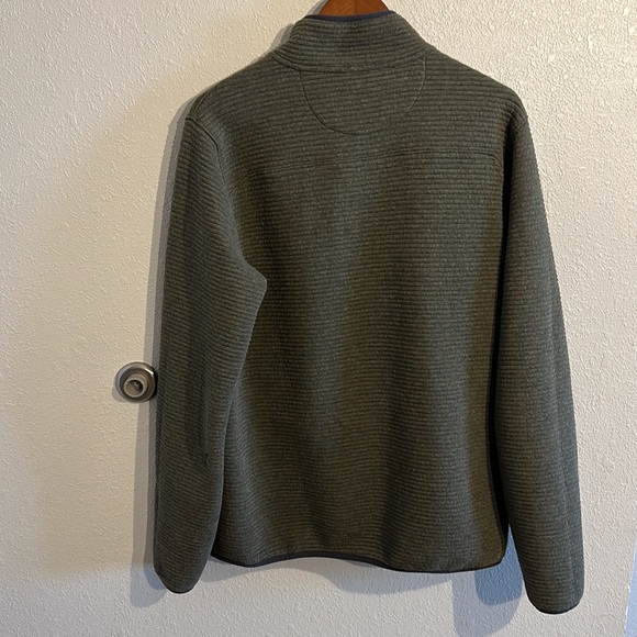 Gerry Mens Poly/Cotton Quarter Button up. Size L. Olive Green. Gray trim - Picture 7 of 7